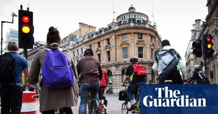 Seeing red when cyclists decide not to stop at traffic lights | Cycling