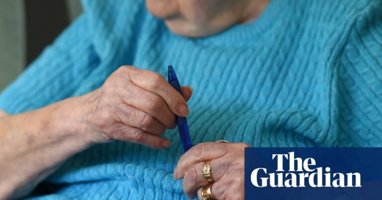 Statins can reduce dementia risk by up to 15%, long-term study suggests | Dementia Statins can reduce dementia risk by up to 15%, long-term study suggests | Dementia